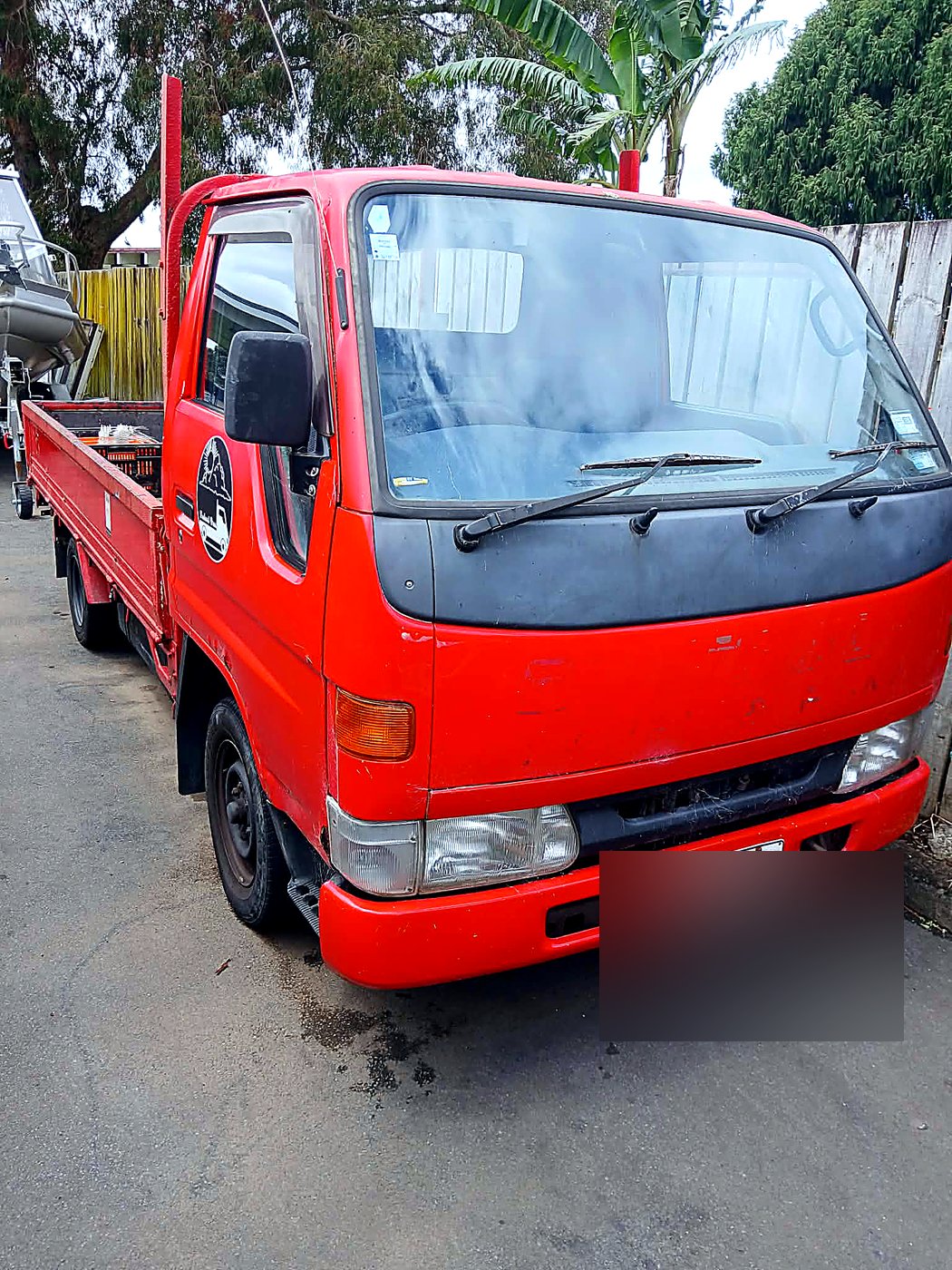 Flat-deck truck